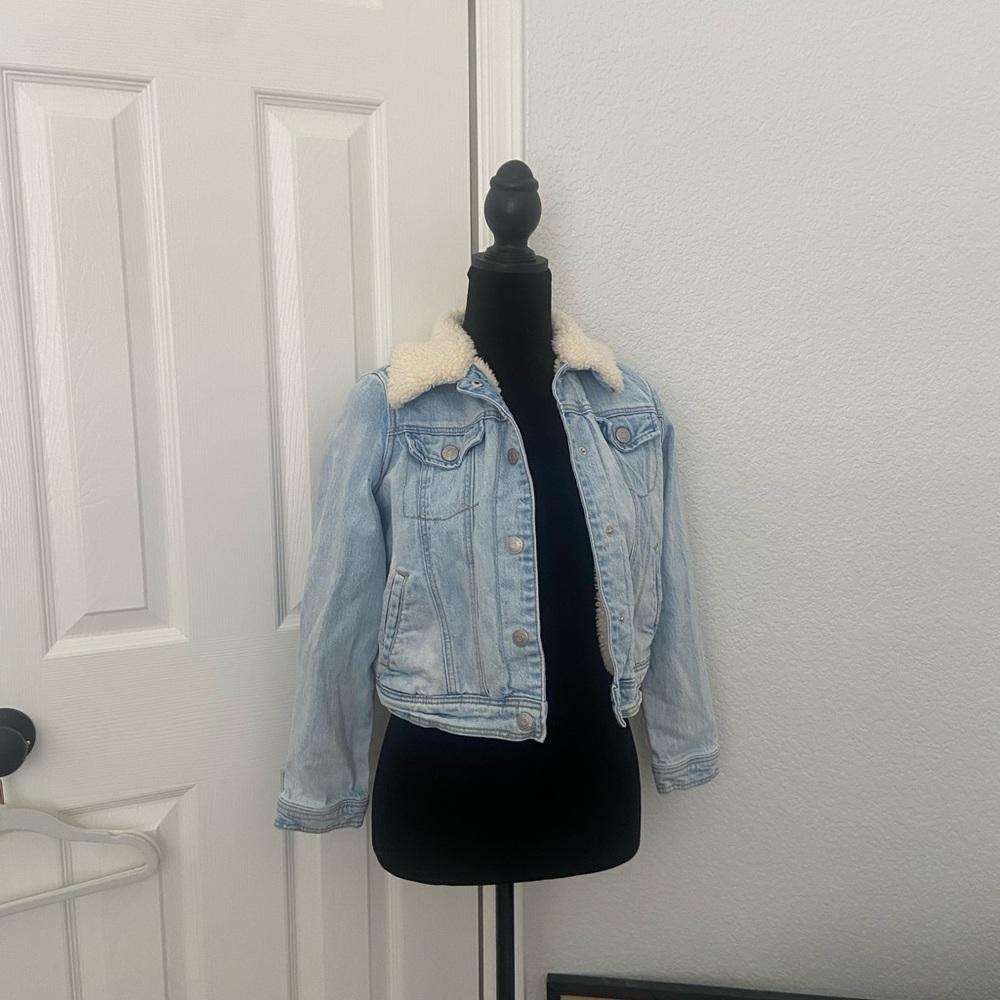 Cat & Jack Light Wash Blue Jean Jacket with Cream Sherpa Collar